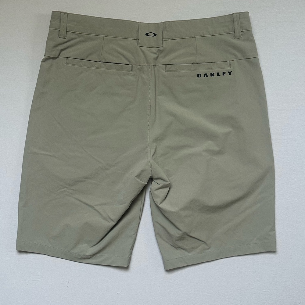 Oakley Men's Stone Gray Take Pro 3.0 Golf Flat Front Shorts Size 32 Regular Fit - Picture 4 of 10